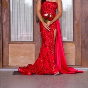 Elegant Red Strapless Evening Gown